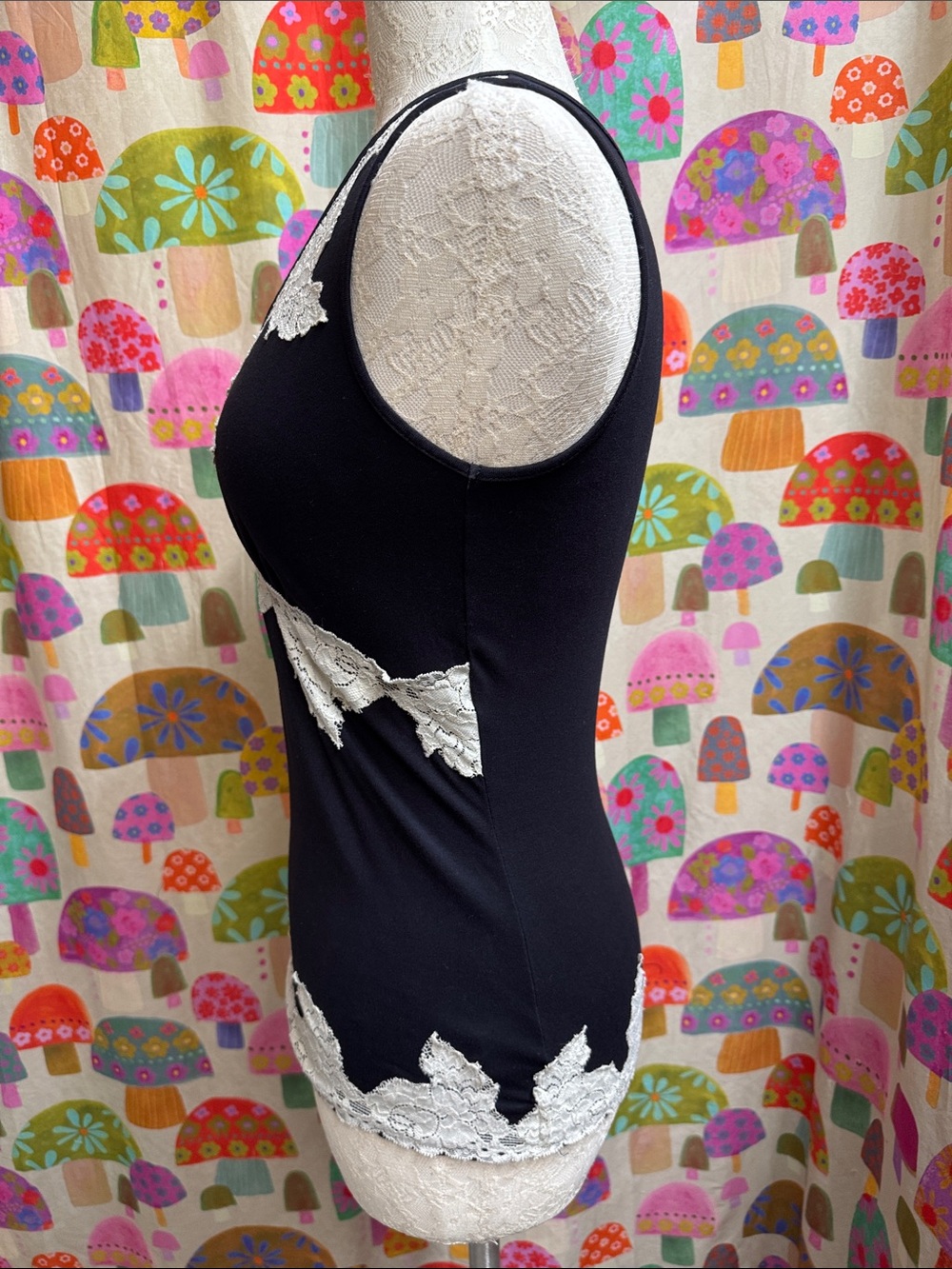 I.N.C Lace Trim Tank Top. Small - Picture 8 of 11